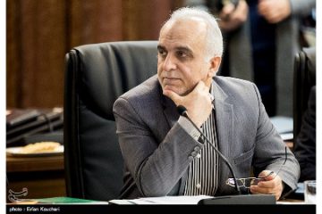 وزیر اقتصاد: سیاست ارز ۴۲۰۰تومانی اگر نتیجه ندهد، قطعاً تغییر میکند